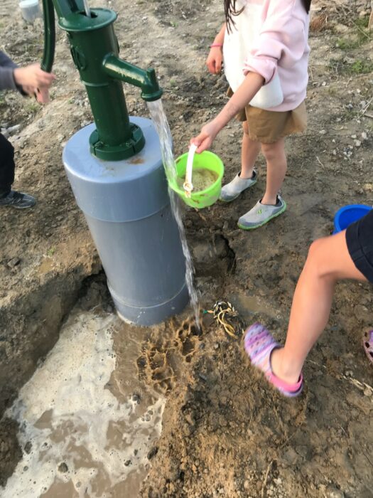 子ども用汲み上げ式井戸